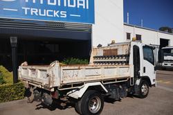 2014 ISUZU NPR 200