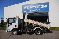 2014 ISUZU NPR 200
