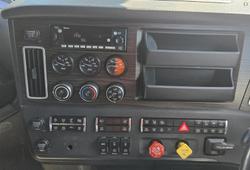 2021 Freightliner Cascadia 126 white