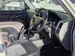 2005 Mitsubishi Pajero Platinum Edition