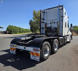 2021 Freightliner Cascadia 126 WHITE