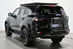 2023 Isuzu MU-X LS-T
