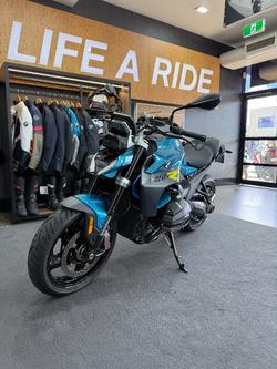 2026 BMW Motorrad R 1300 R (0M51) Snapper Rock Blue