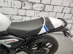 2026 Triumph Thruxton 400 Thruxton White