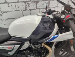 2026 Triumph Thruxton 400 Thruxton White