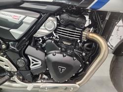 2026 Triumph Thruxton 400 Thruxton White
