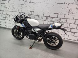 2026 Triumph Thruxton 400 Thruxton White