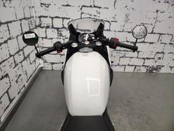 2026 Triumph Thruxton 400 Thruxton White