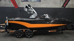 2019 MasterCraft XT22