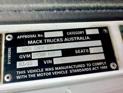 2015 Mack Granite WHITE