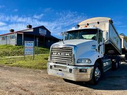 2015 Mack Granite WHITE