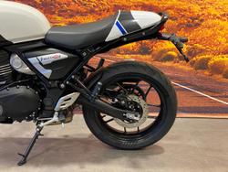 2026 Triumph Thruxton 400 Thruxton White