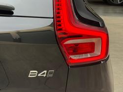 2025 Volvo XC40 Ultra B4 Dark