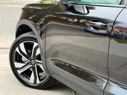 2025 Volvo XC40 Ultra B4 Dark