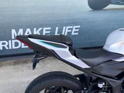 2025 Yamaha YZF-R3 White