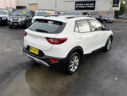 2024 KIA STONIC S