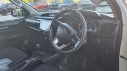 2022 Toyota Hilux SR