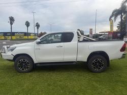 2022 Toyota Hilux SR5