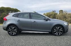 2017 Volvo V40 Cross Country T5 Inscription