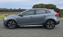 2017 Volvo V40 Cross Country T5 Inscription