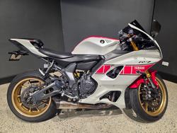 Yamaha YZF-R7LA
