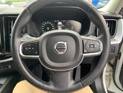 2020 Volvo XC60 D4 Momentum
