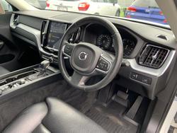 2020 Volvo XC60 D4 Momentum