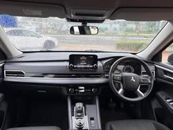 2024 Mitsubishi Outlander ES