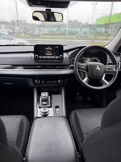 2024 Mitsubishi Outlander ES