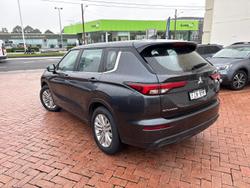 2024 Mitsubishi Outlander ES