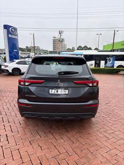 2024 Mitsubishi Outlander ES