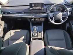 2023 Mitsubishi Outlander ES