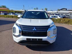 2023 Mitsubishi Outlander ES
