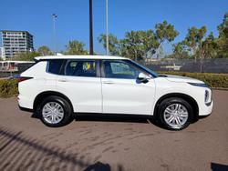 2023 Mitsubishi Outlander ES