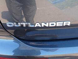 2023 Mitsubishi Outlander ES