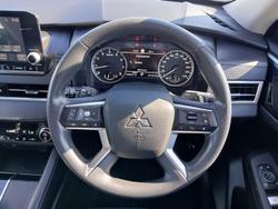 2023 Mitsubishi Outlander ES