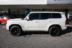 2025 Toyota Landcruiser Prado VX