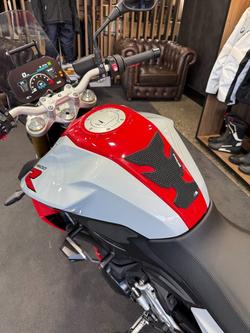 2021 BMW Motorrad F 900 R SILVER/RED