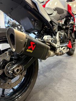 2021 BMW Motorrad F 900 R SILVER/RED