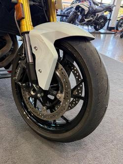 2021 BMW Motorrad F 900 R SILVER/RED