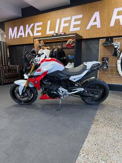 2021 BMW Motorrad F 900 R SILVER/RED