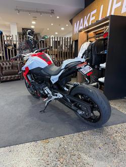 2021 BMW Motorrad F 900 R SILVER/RED