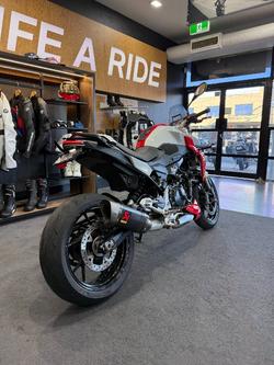 2021 BMW Motorrad F 900 R SILVER/RED