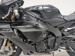 2025 YAMAHA YZF-R1 Black