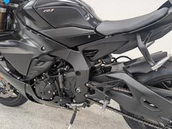 2025 YAMAHA YZF-R1 Black