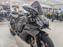 2025 YAMAHA YZF-R1 Black