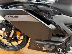 2025 Yamaha YZF-R3 Black