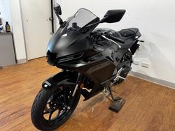 2025 Yamaha YZF-R3 Black