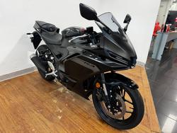 2025 Yamaha YZF-R3 Black