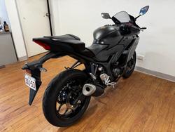 2025 Yamaha YZF-R3 Black